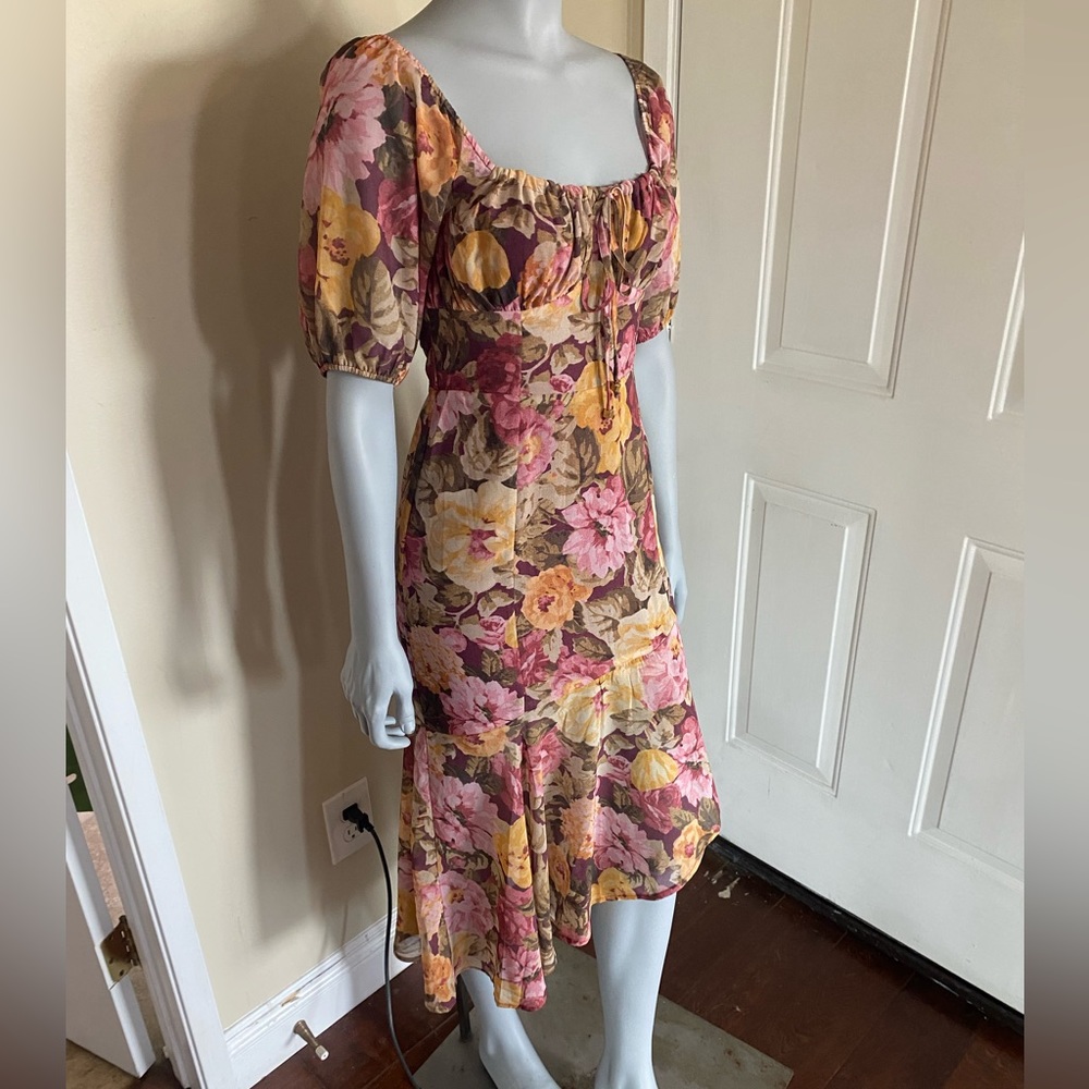 SHOWPO JASALINA MIDAXI DRESS - PUFF SLEEVE DRESS IN CLASSIC FLORAL size 4 - Picture 4 of 7